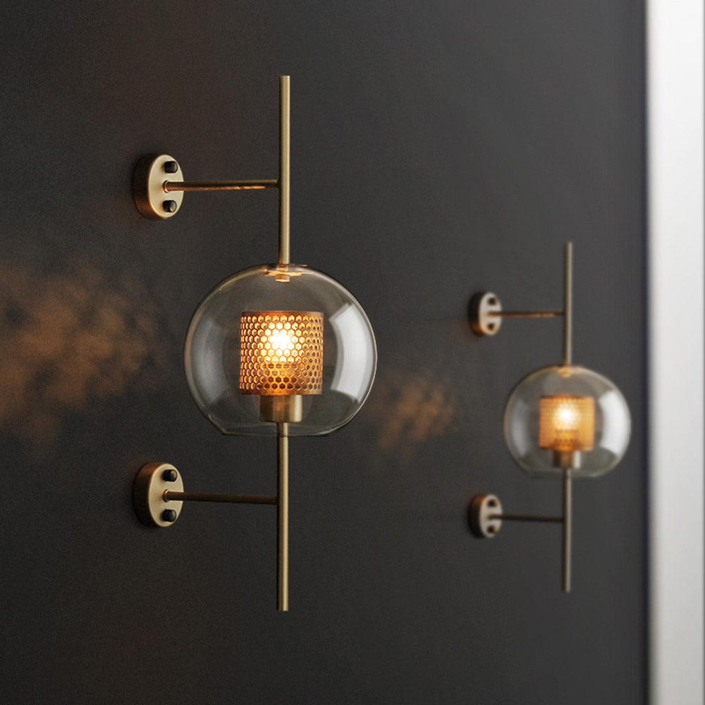 Atria: Aplique de Pared Geométrico Industrial de Metal y Vidrio – Cobre/Plateado