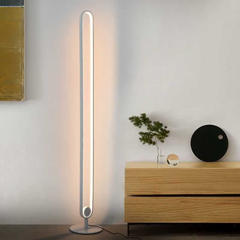 Lámpara de pie LED ovalada Rozalia en un salón minimalista – imagen 7