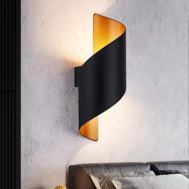 Helix: Aplique de Pared Metal Moderno para Interiores y Exteriores