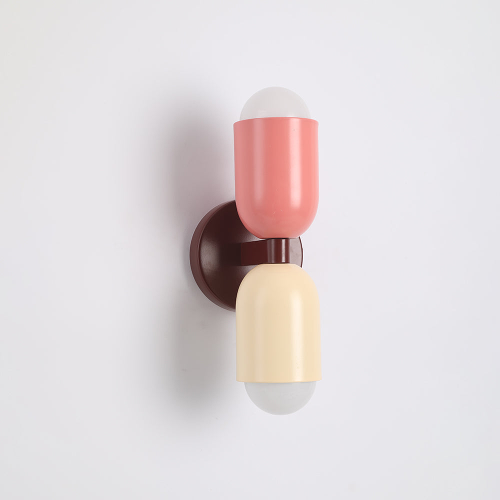 Aplique de pared de doble foco Bicora en un dormitorio colorido – imagen 8