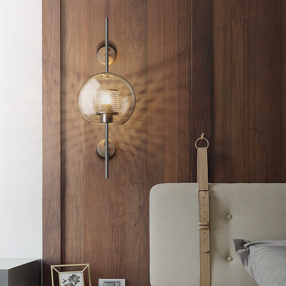 Atria: Aplique de Pared Geométrico Industrial de Metal y Vidrio – Cobre/Plateado