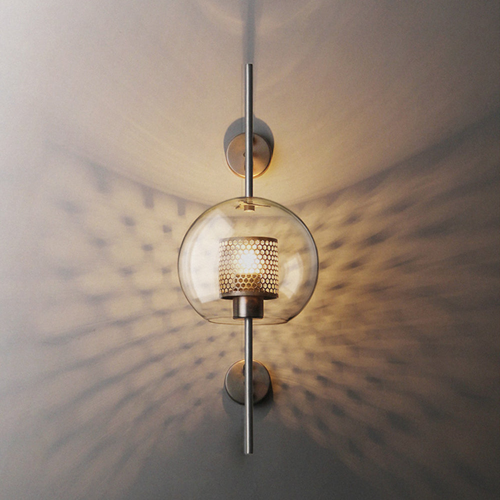 Atria: Aplique de Pared Geométrico Industrial de Metal y Vidrio – Cobre/Plateado