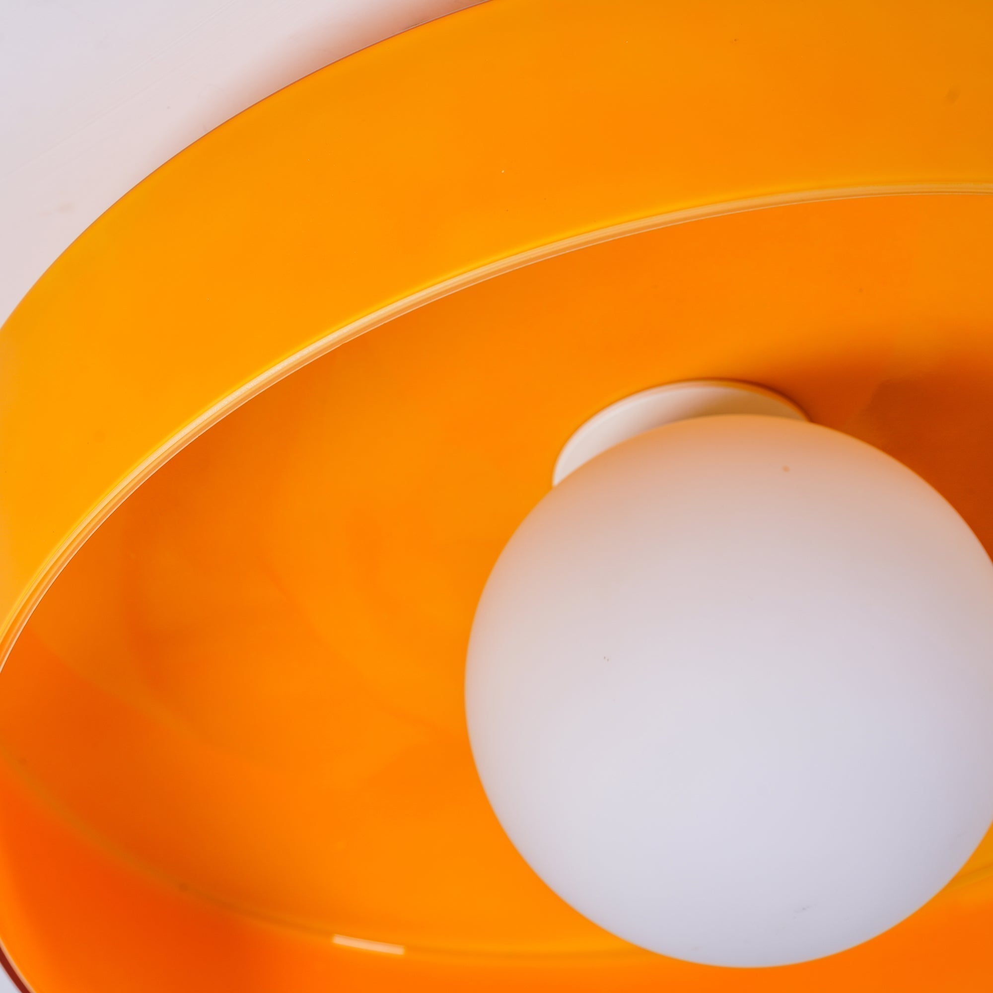 LuzÓrbita – Lámpara de Techo Minimalista y Moderna