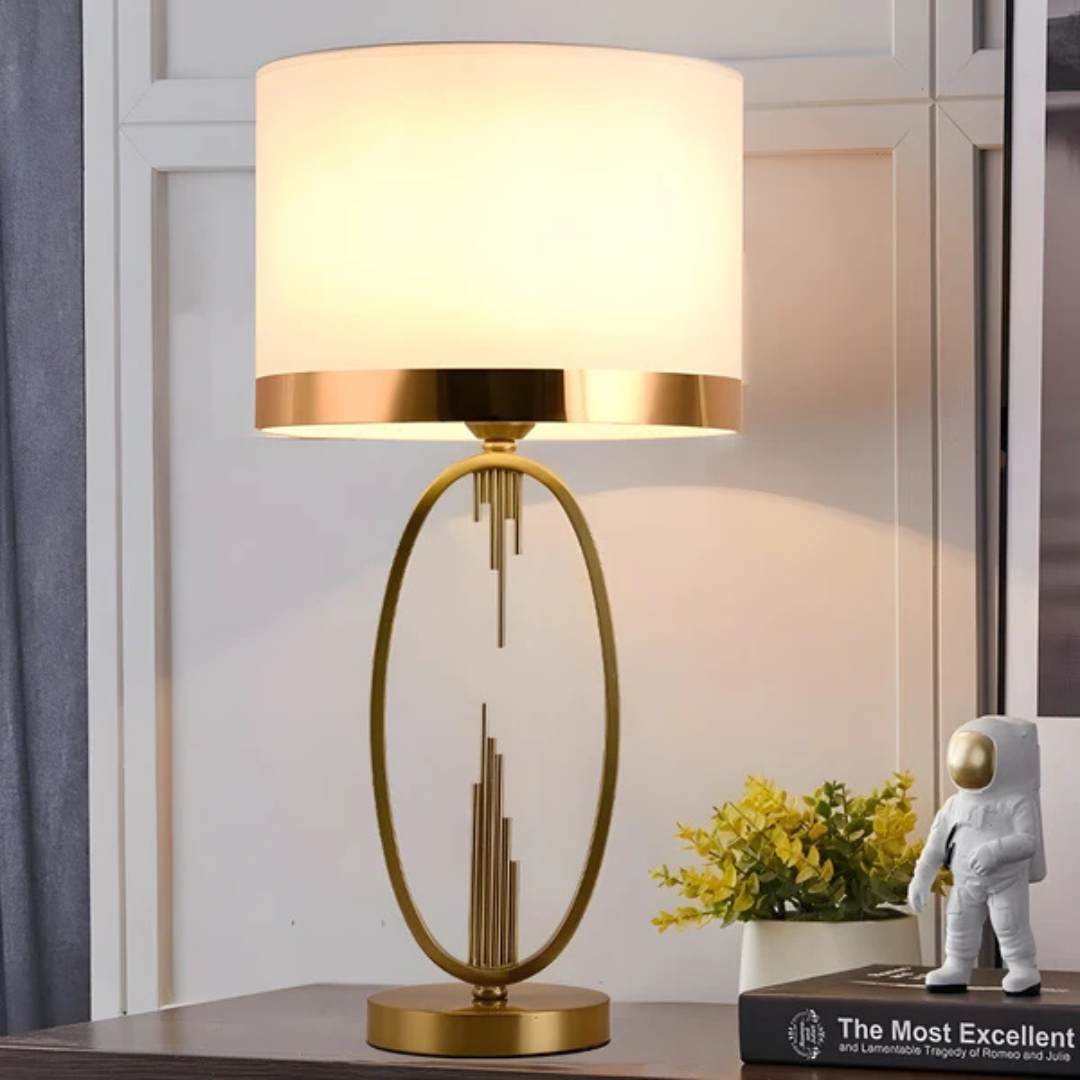 Ianela - Lámpara de Mesa con Aro Dorado y Pantalla con Ribete Dorado
