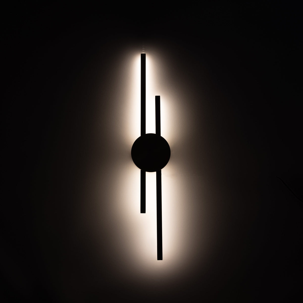 Aplique de pared LED minimalista Elipsa en un salón moderno – imagen 8