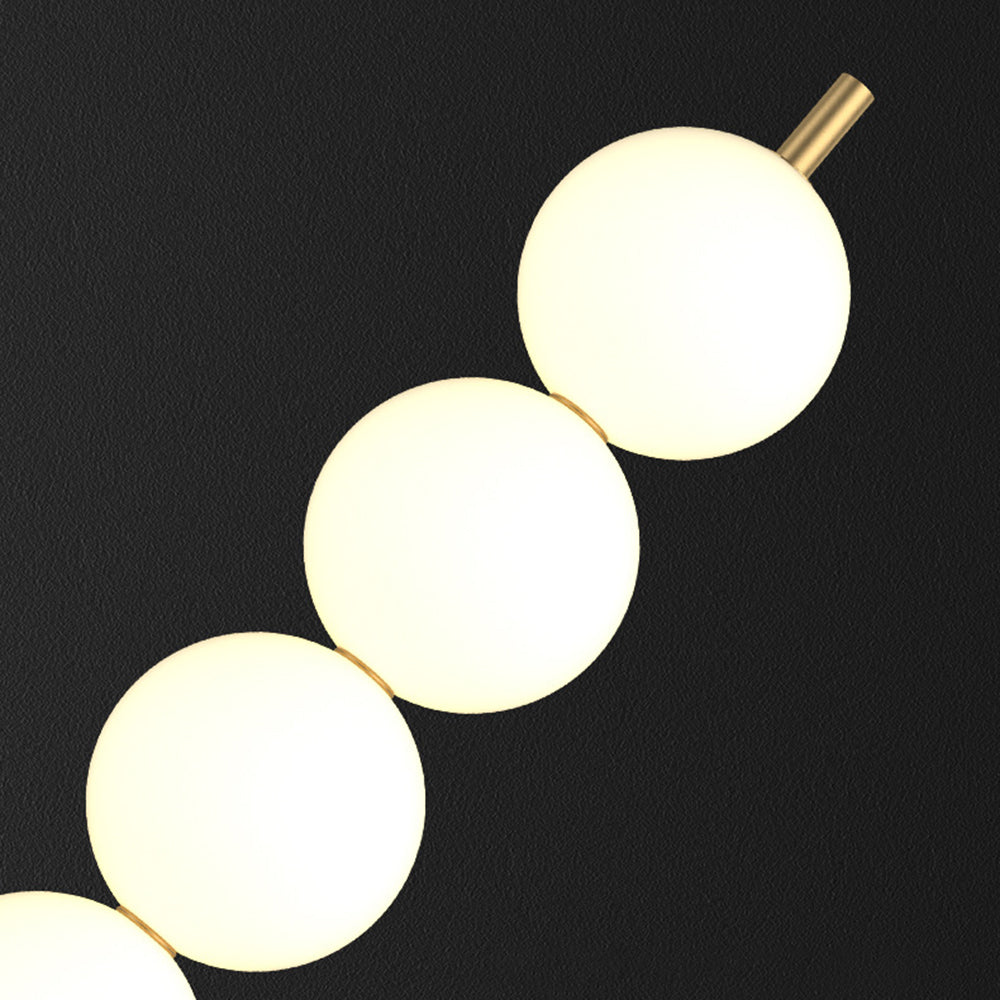 Lámpara de pie de globos apilados Rosaria – detalle de los globos y el remate dorado