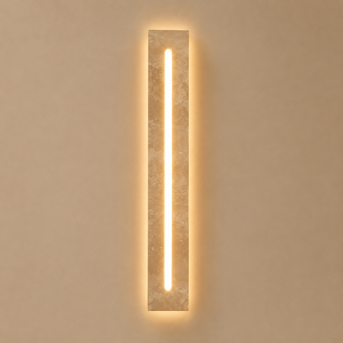 Aplique de pared exterior Urcalia de travertino – tamaño 60 cm encendido
