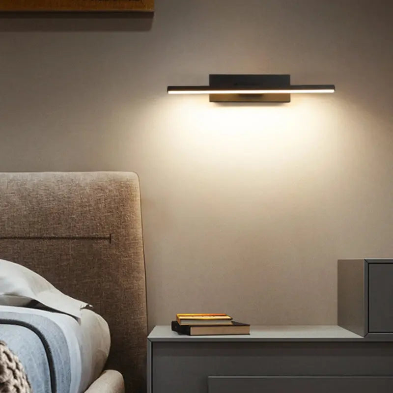 Aria: Aplique de Pared Giratorio – Diseño Moderno Negro/Blanco
