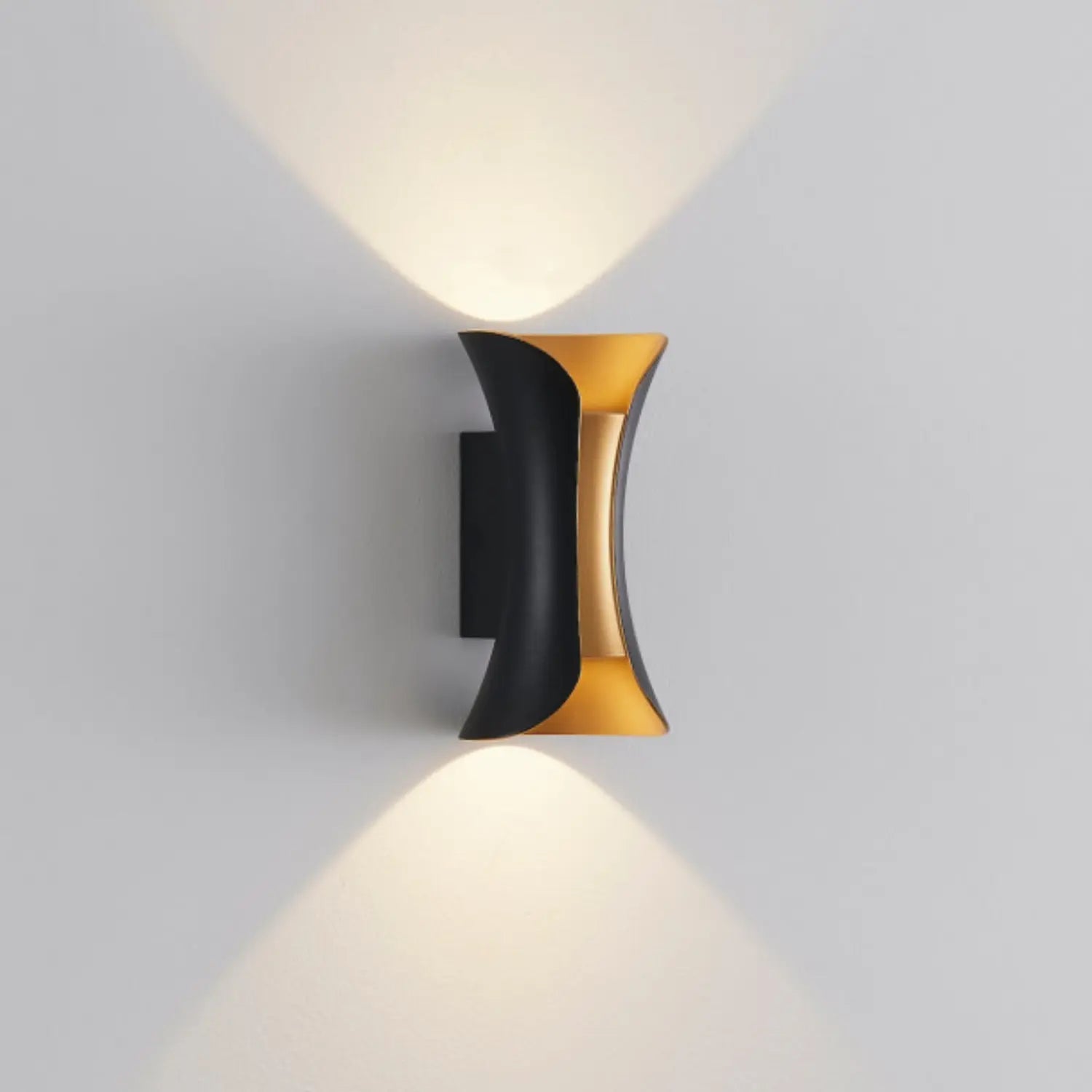 Luzora - Lámpara de Pared Exterior Elegante y Duradera