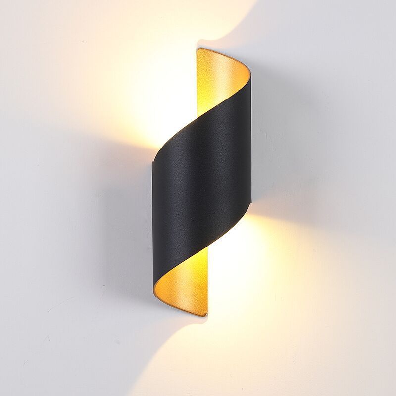 Helix: Aplique de Pared Metal Moderno para Interiores y Exteriores