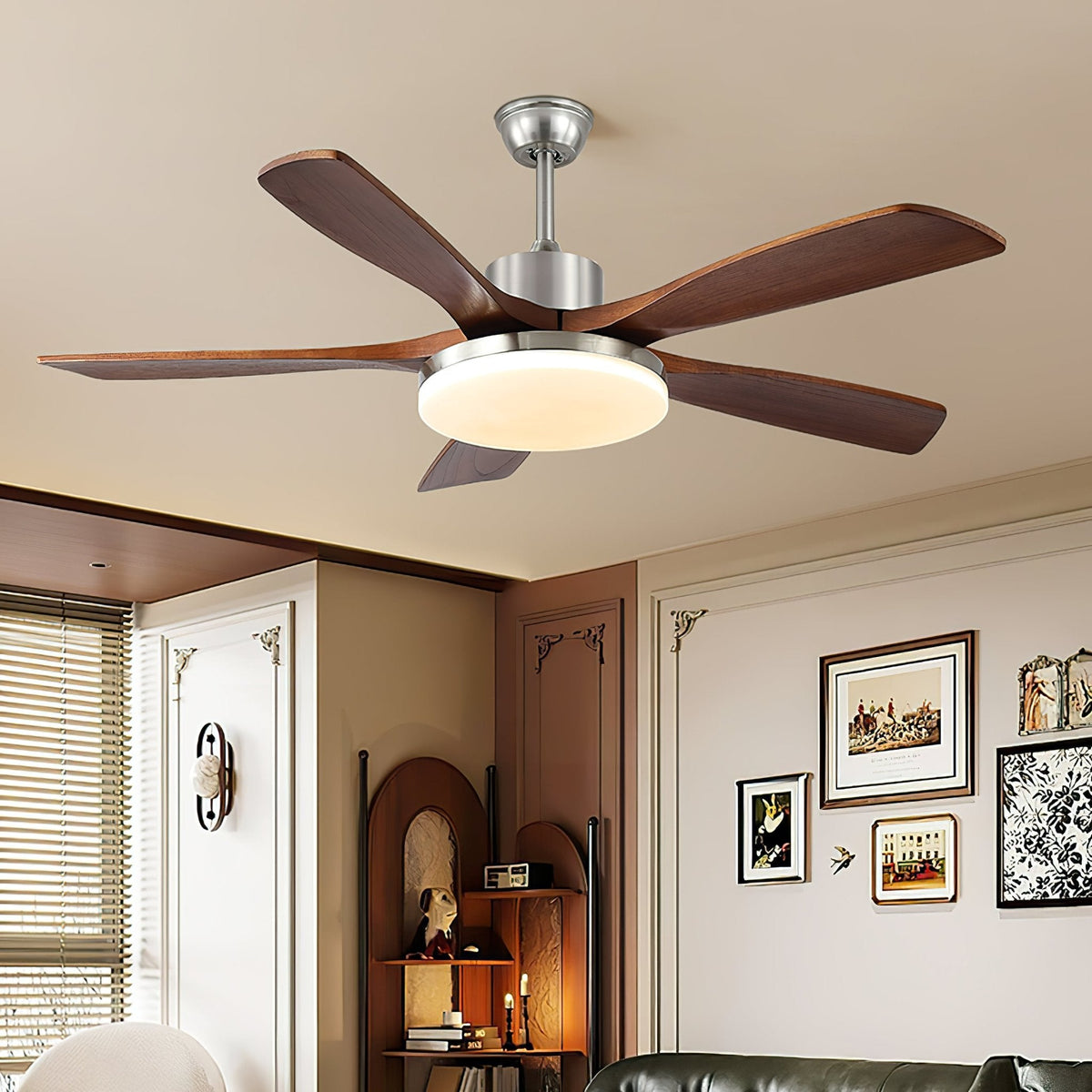 Ventilador de techo con luz Celena en un salón contemporáneo – imagen 2
