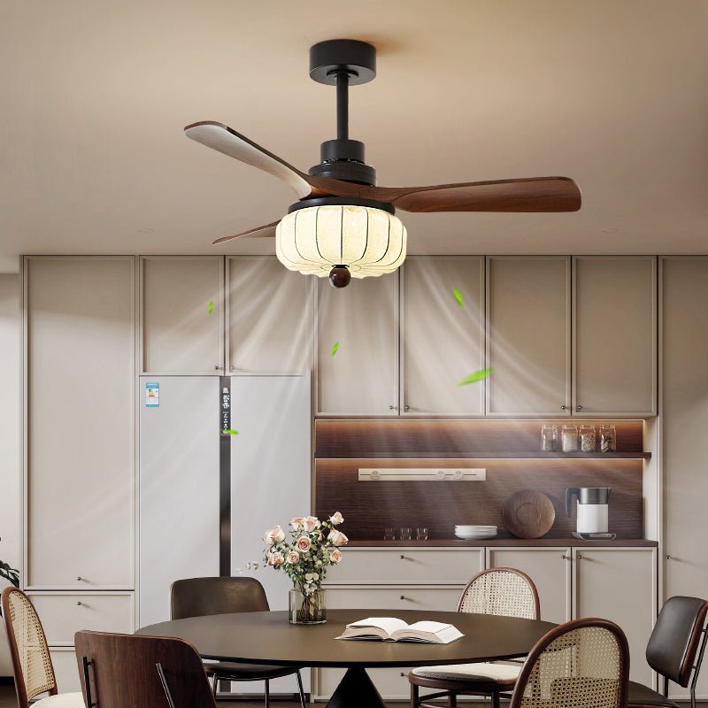 Ventilador de techo con luz Nostalia en un salón acogedor – imagen 3