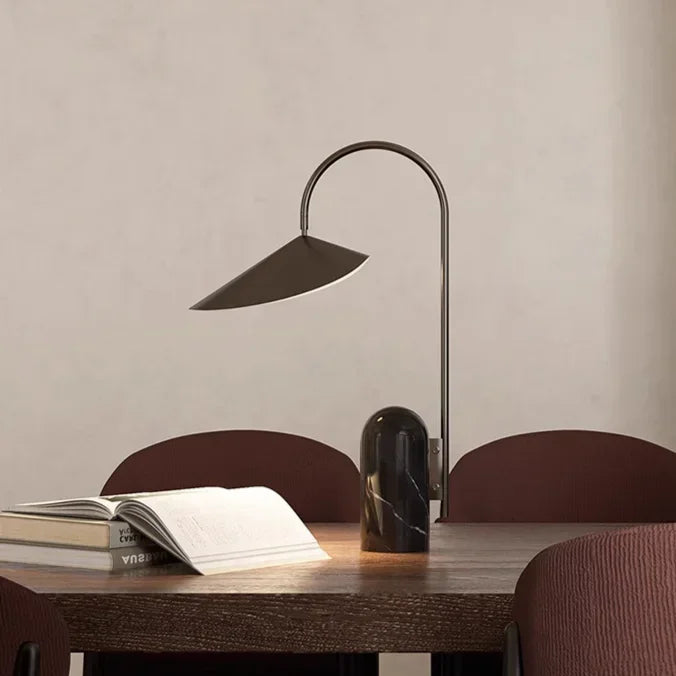 Lemira - Lámpara de Mesa de Arco Minimalista con Base de Mármol