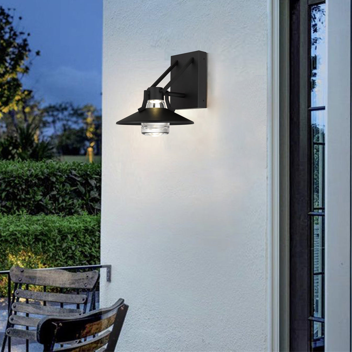 Aplique de pared exterior de cristal Gemara junto a una entrada – imagen 2