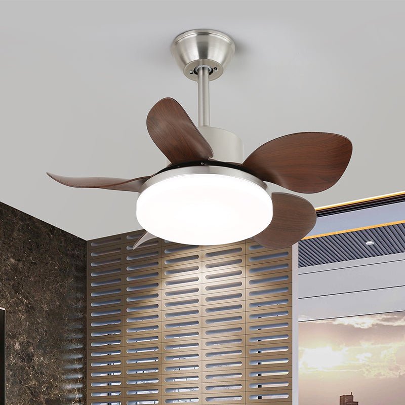 Ventilador de techo con luz Tamiza en un salón moderno – imagen 3