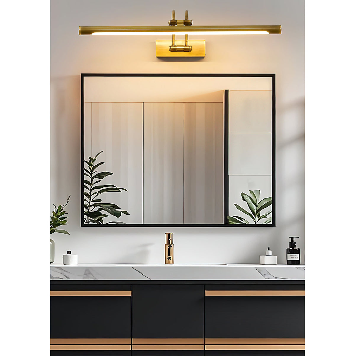 Aplique para cuadros recargable Retablo sobre un cuadro en el salón – imagen 10