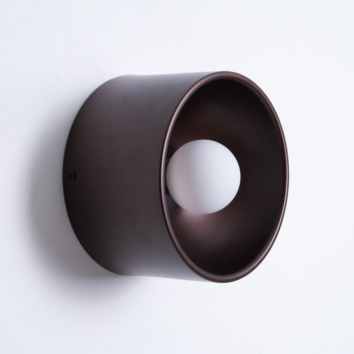 Aplique de pared mini Mokala en un dormitorio acogedor – imagen 3