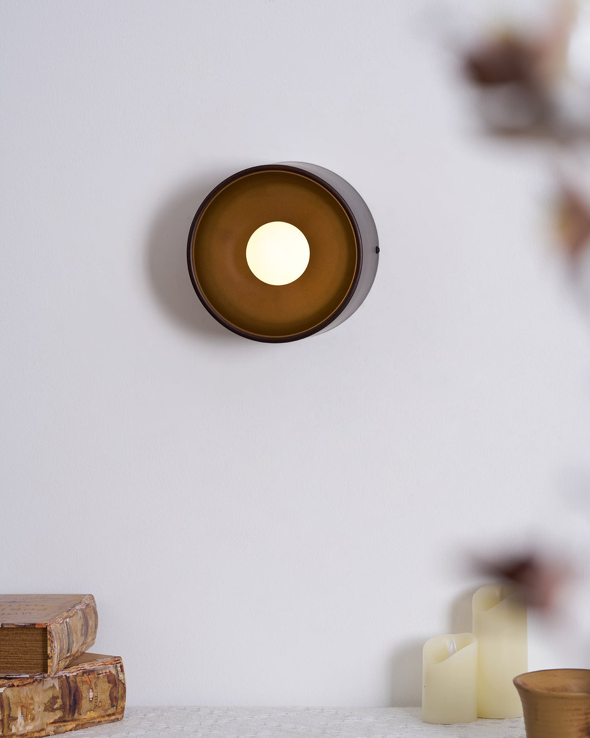 Aplique de pared mini Mokala en un dormitorio acogedor – imagen 16