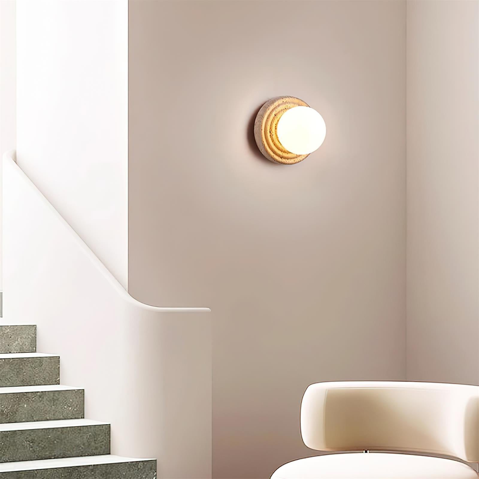 Aplique de Pared Minimalista Redondo de Travertino con Esfera de Vidrio Opalino 5