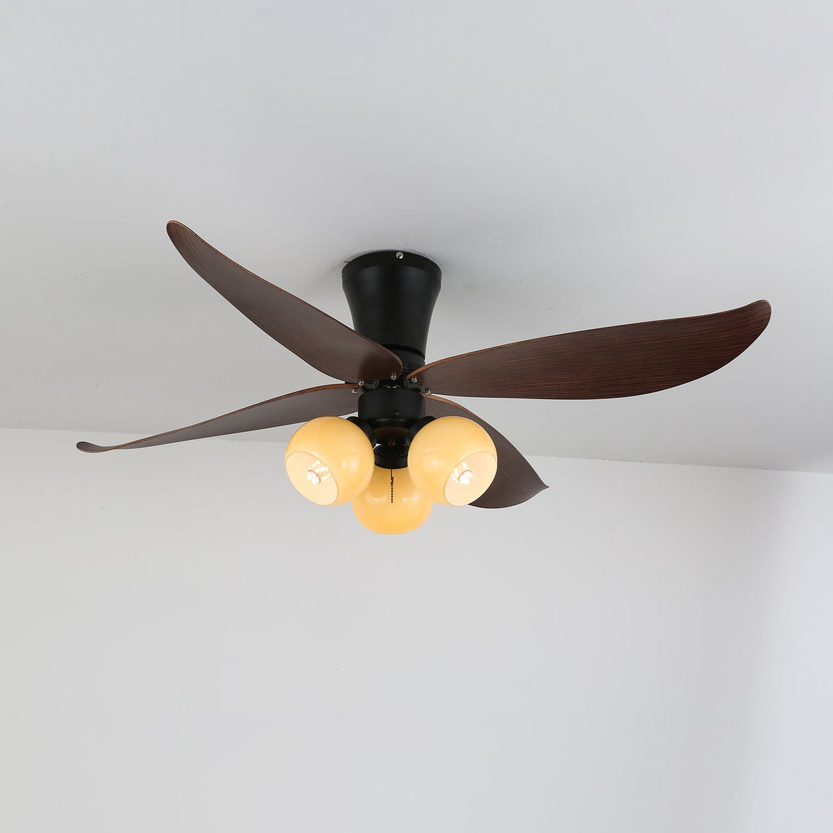 Ventilador de techo con luz Ulmera en un dormitorio acogedor – imagen 2