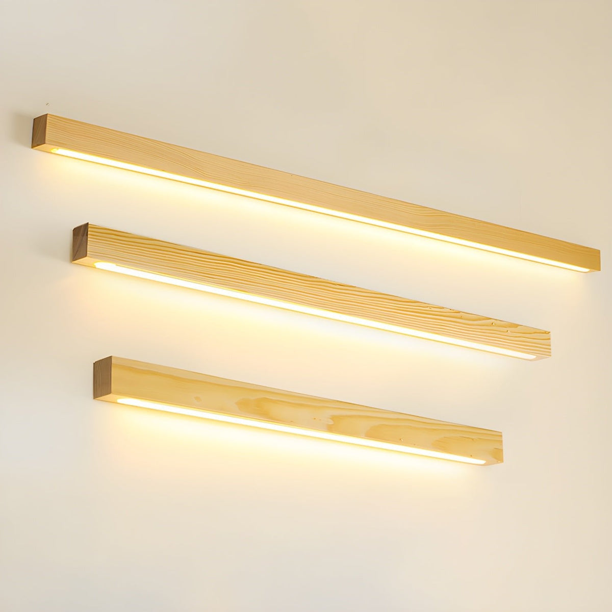 Aplique de pared lineal de madera Abetia sobre un espejo de baño – imagen 23