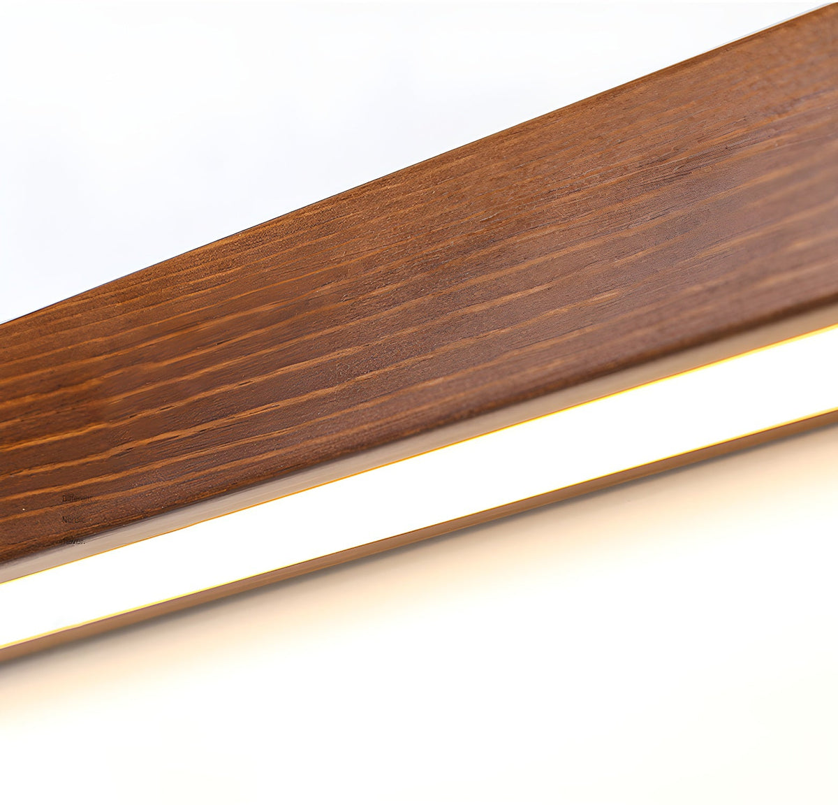 Aplique de pared lineal de madera Abetia sobre un espejo de baño – imagen 36
