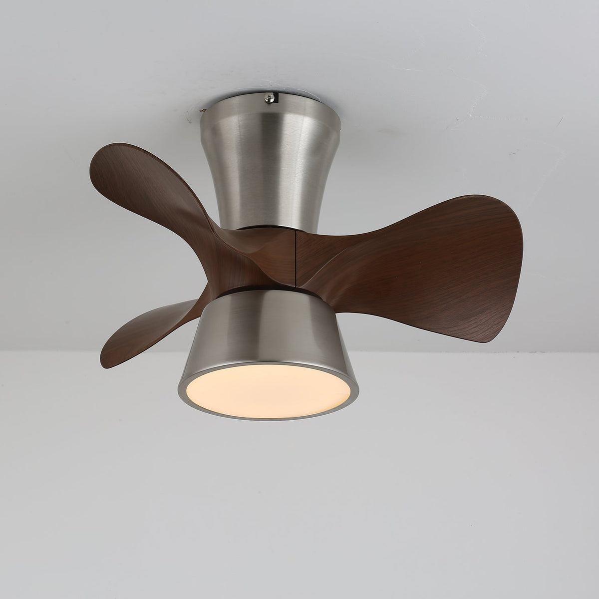 Ventilador de techo con luz Melvento en una cocina moderna – imagen 10