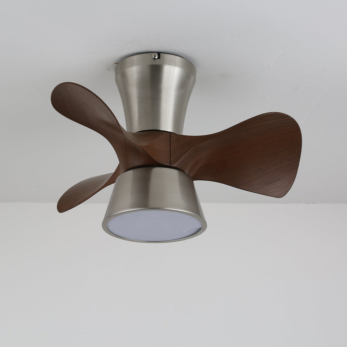 Ventilador de techo con luz Melvento en una cocina moderna – imagen 11