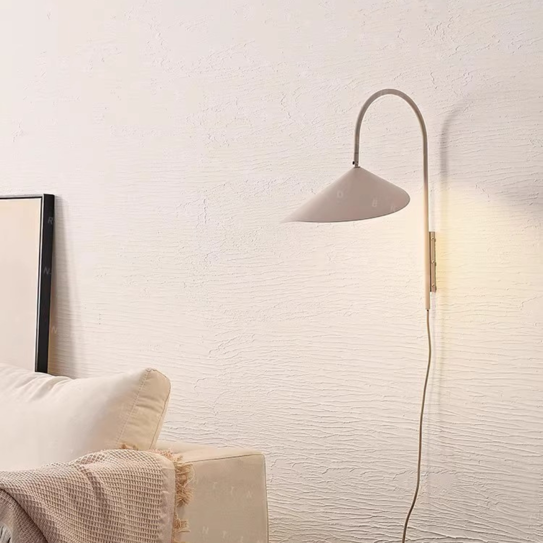 Metora: Aplique de Pared Moderno de Metal para Interiores