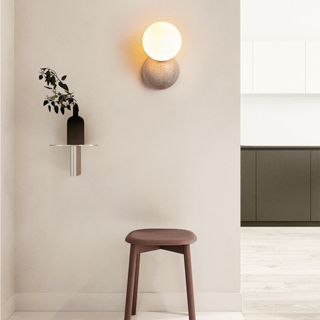 Travéa - Aplique de Pared de Travertino Natural con Globo de Cristal Iluminación LED Minimalista Elegante