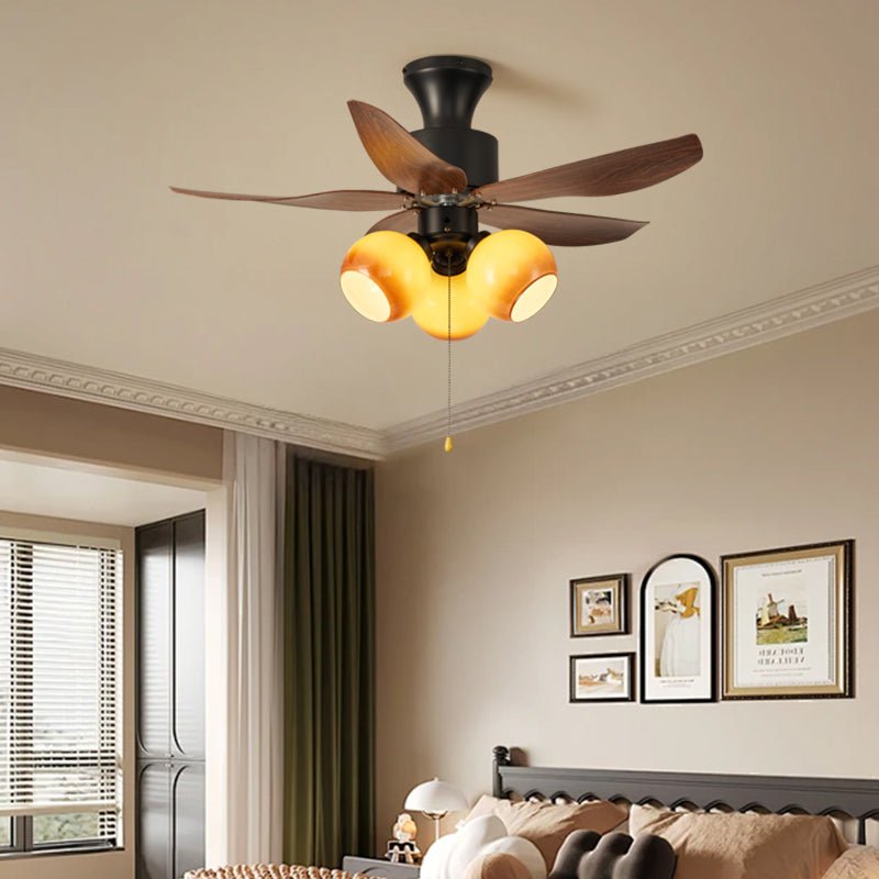 Ventilador de techo con luz Florena en un dormitorio romántico – imagen 5