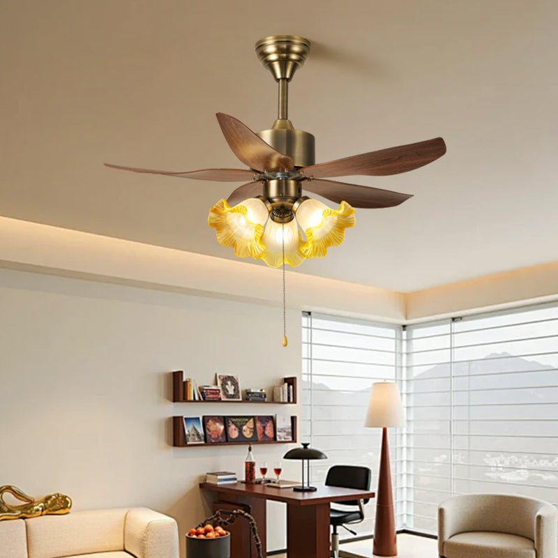 Ventilador de techo con luz Florena en un dormitorio romántico – imagen 8