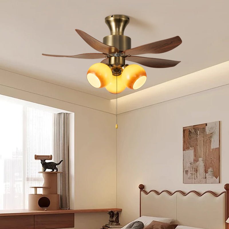 Ventilador de techo con luz Florena en un dormitorio romántico – imagen 17