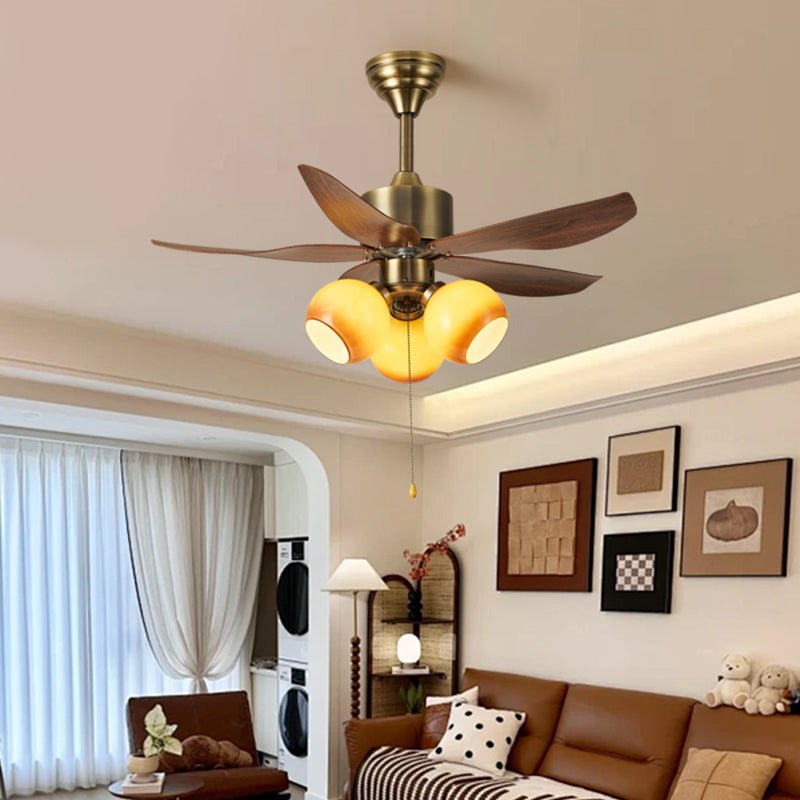 Ventilador de techo con luz Florena en un dormitorio romántico – imagen 3