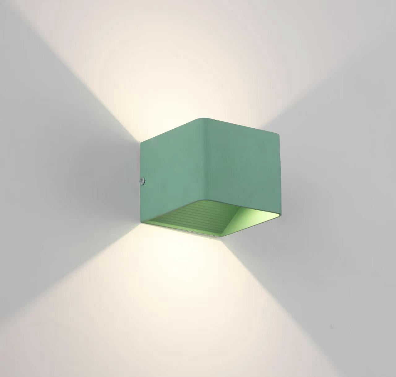 Quadra: Aplique de Pared Minimalista en Forma de Cuadrado