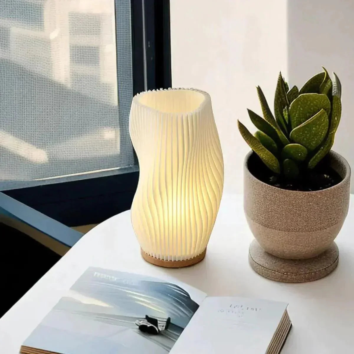 LuzOndina - Lámpara de Diseño Ondulado y Luz Regulable