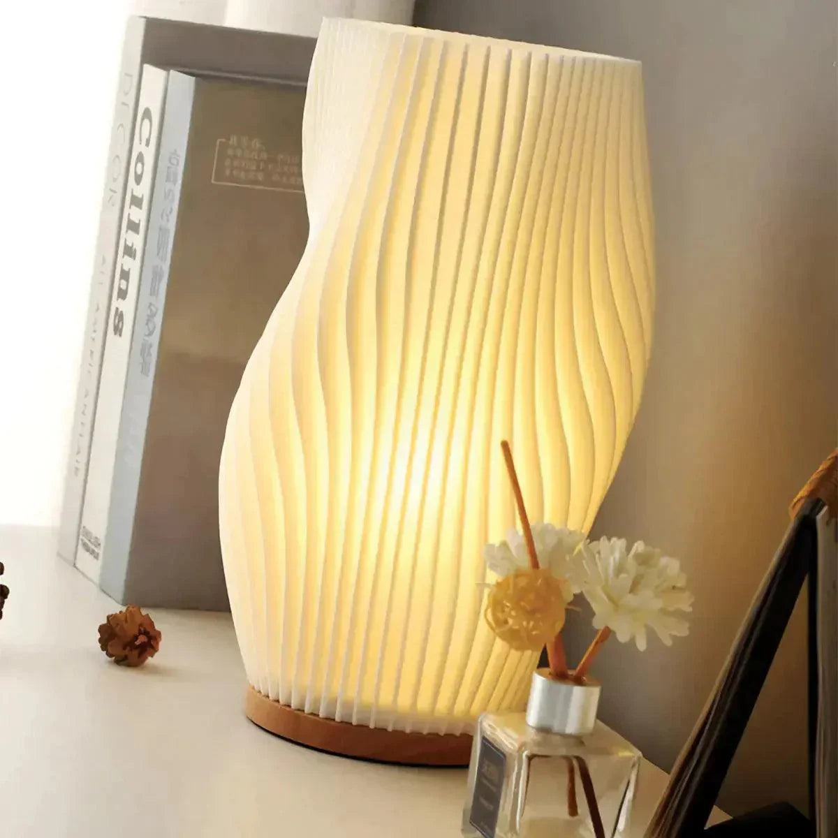LuzOndina - Lámpara de Diseño Ondulado y Luz Regulable