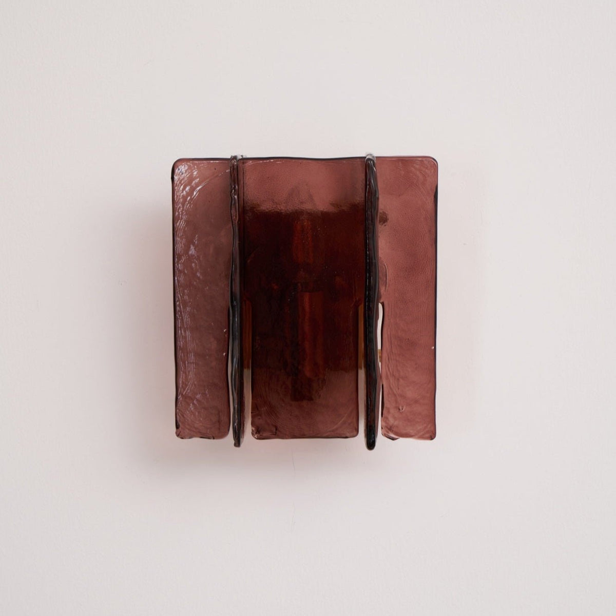 Aplique de pared de vidrio rojo vino Wavino en un interior cálido – imagen 6