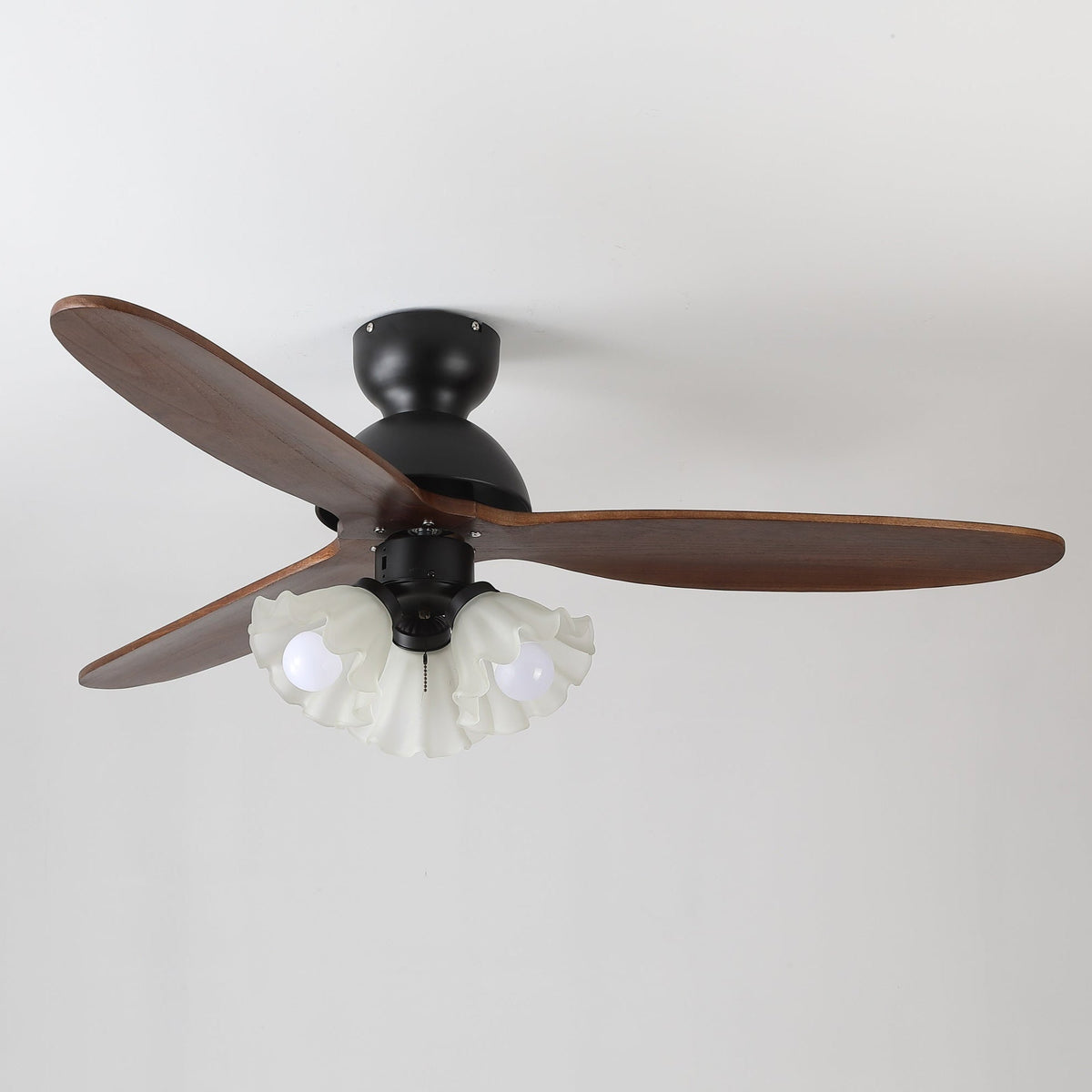Ventilador de techo con luz Volanta en un dormitorio romántico – imagen 13