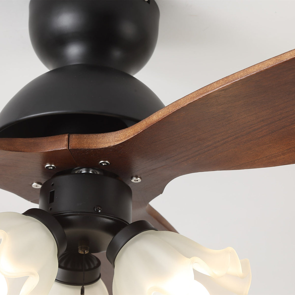 Ventilador de techo con luz Volanta en un dormitorio romántico – imagen 15