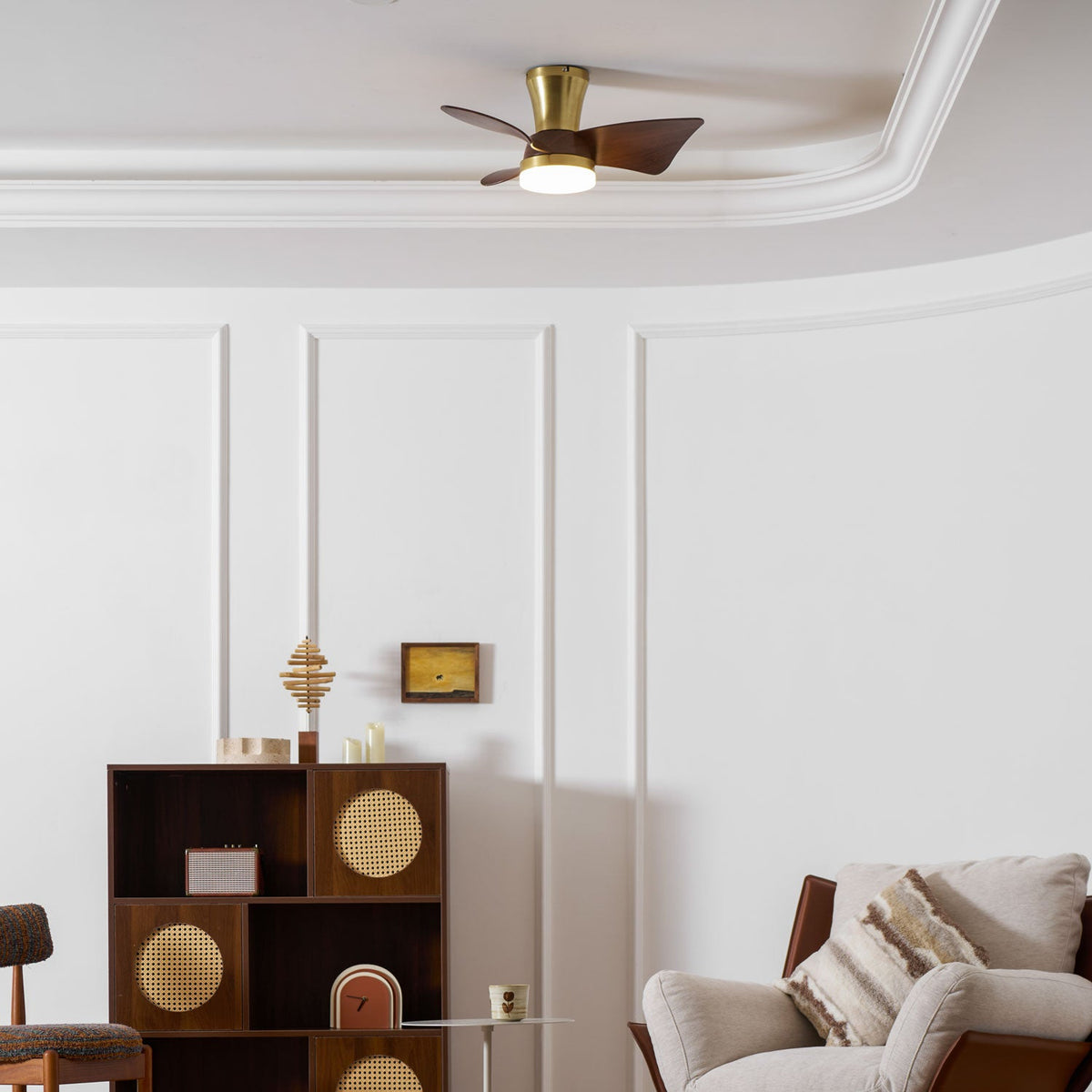 Ventilador de techo con luz Pétalo en un dormitorio elegante – imagen 12
