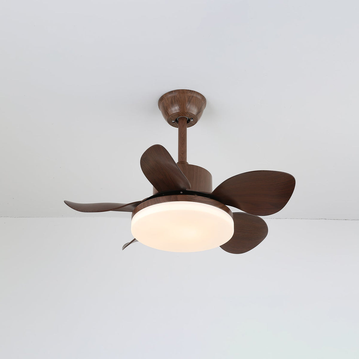 Ventilador de techo con luz Bosca en un dormitorio cálido – imagen 7