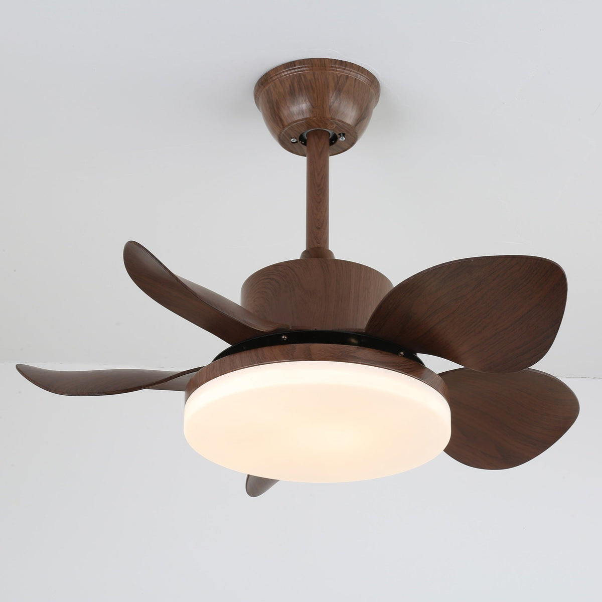 Ventilador de techo con luz Bosca en un dormitorio cálido – imagen 16