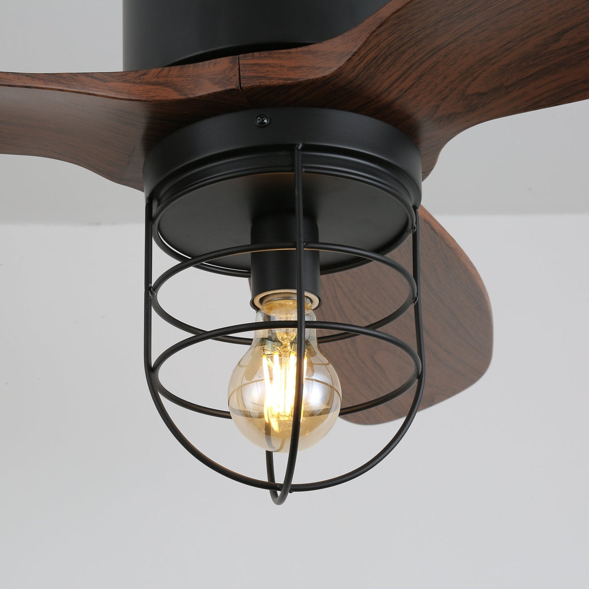 Ventilador de techo con luz Ladria en un loft industrial – imagen 8