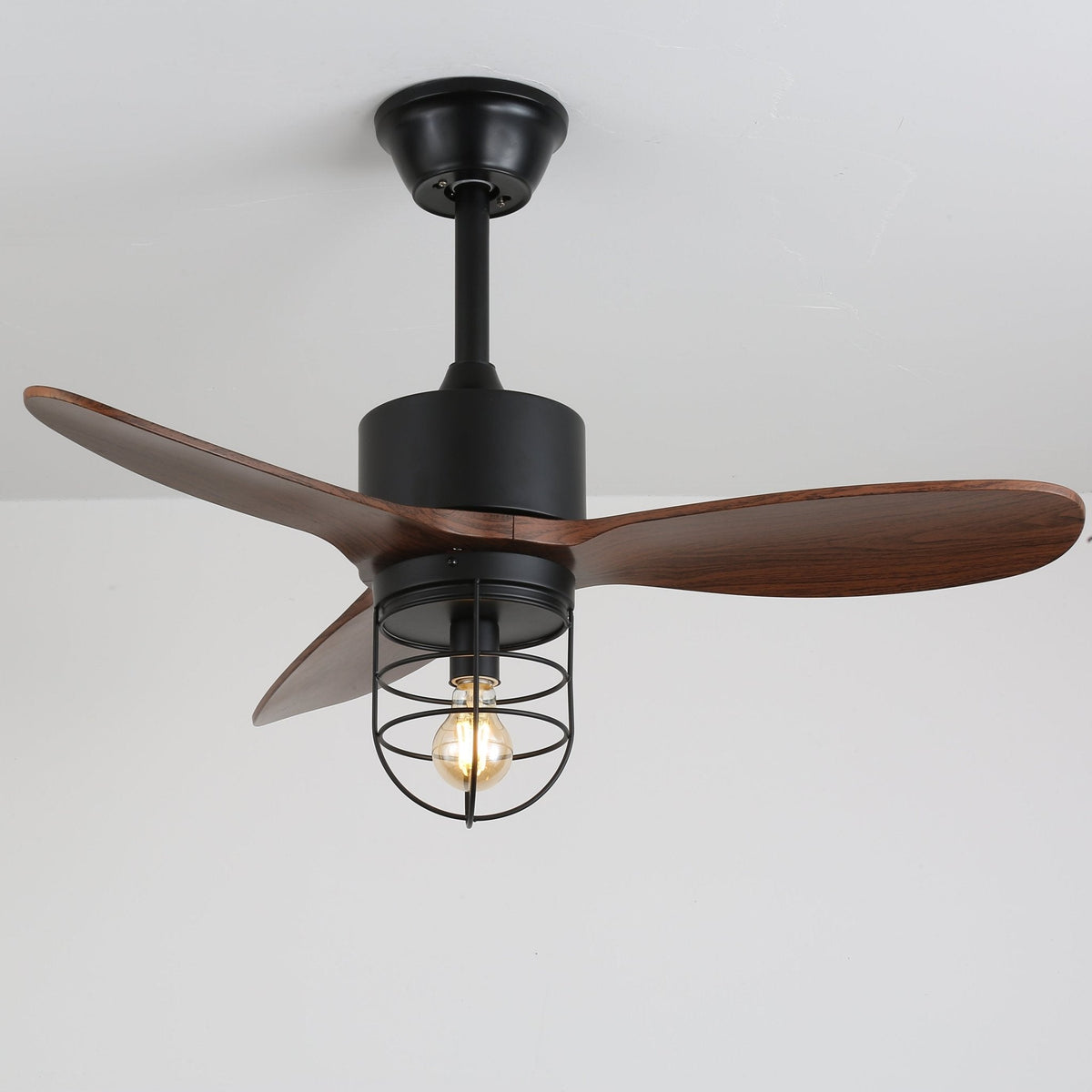 Ventilador de techo con luz Ladria en un loft industrial – imagen 21
