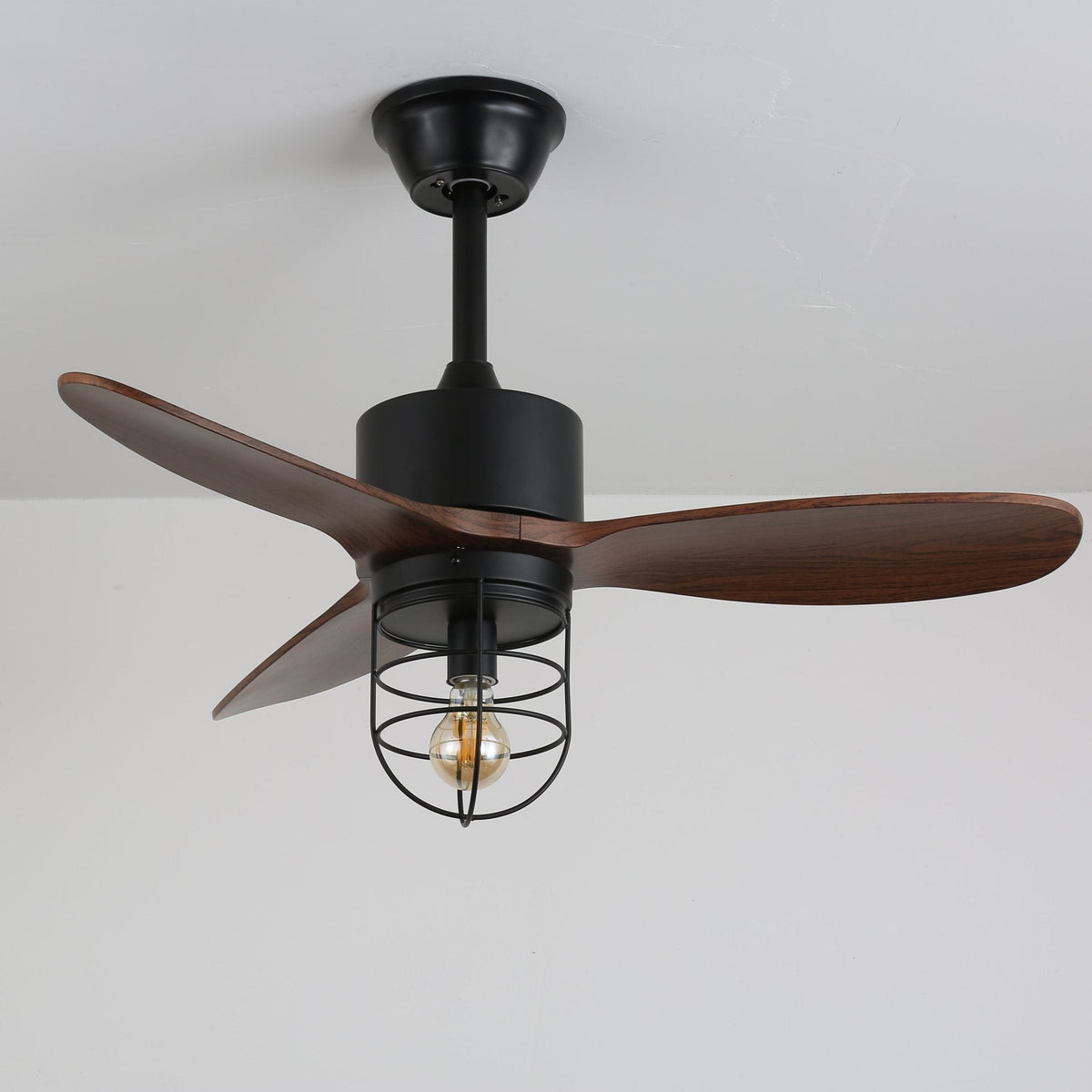 Ventilador de techo con luz Ladria en un loft industrial – imagen 19