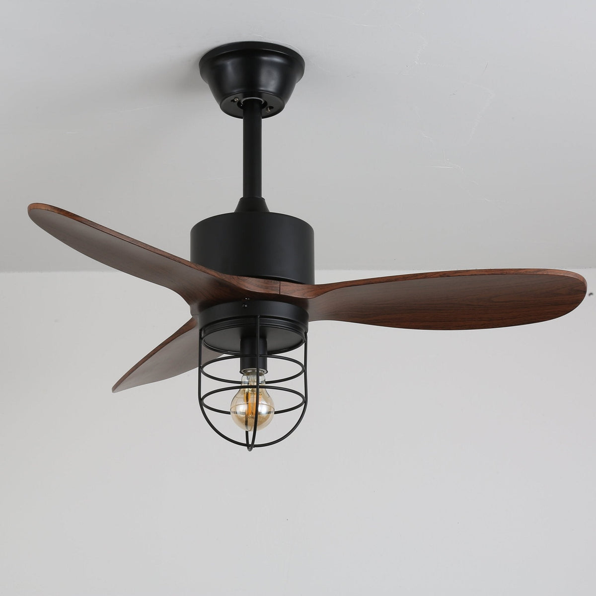Ventilador de techo con luz Ladria en un loft industrial – imagen 20