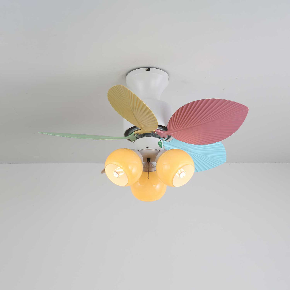 Ventilador de techo con luz Malvisca en una habitación infantil – imagen 30