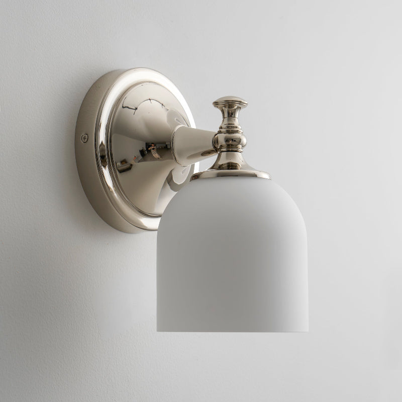 Aplique de pared clásico Campela sobre el espejo de un baño – imagen 55