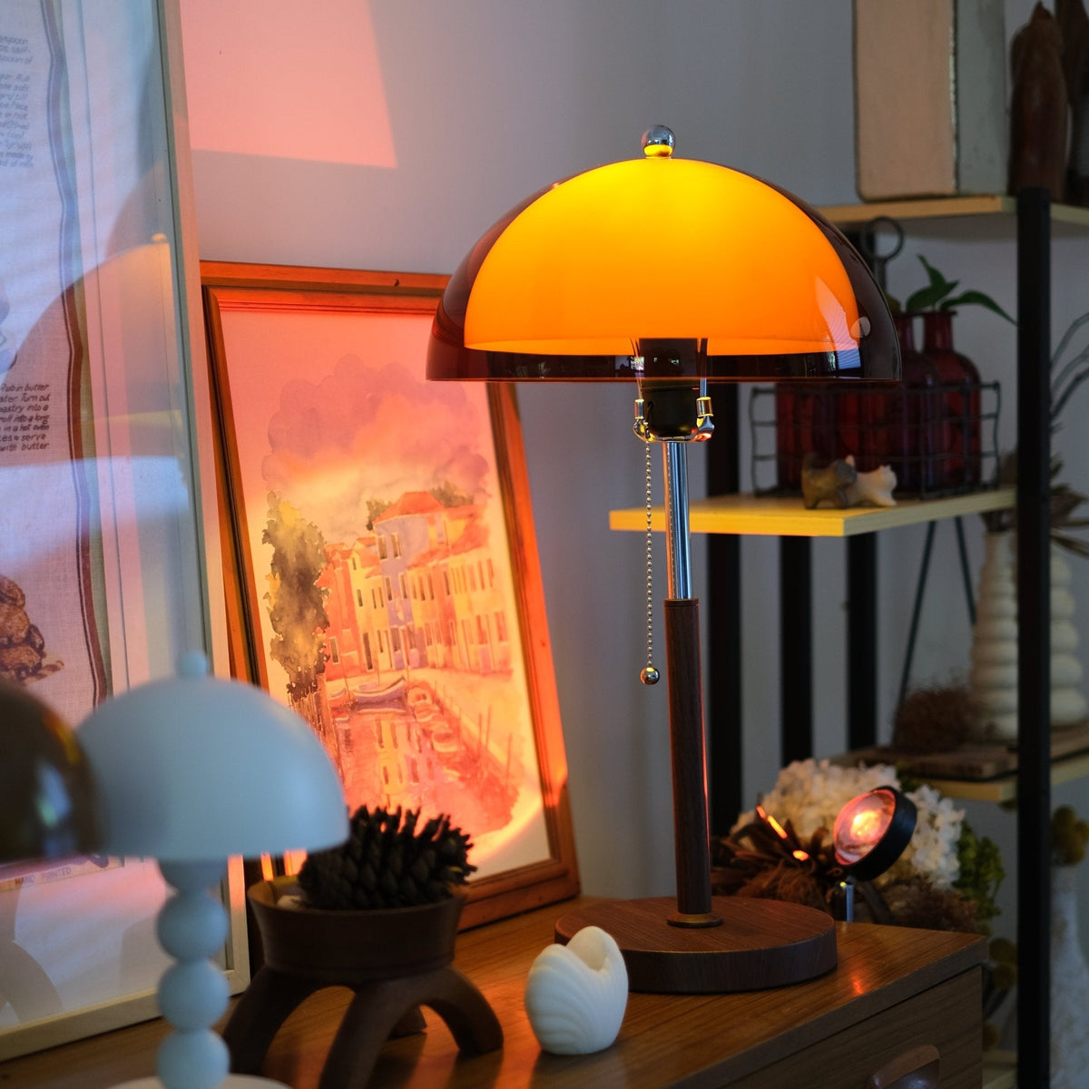 Lámpara de mesa seta retro Ambarel en un salón de estilo vintage – imagen 2
